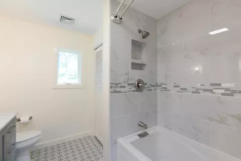 Bath - 180 Drinkwater Rd, Kensington, NH 03833 photo 6 of 7