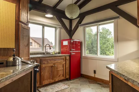 Kitchen - 180 Drinkwater Rd, Kensington, NH 03833 photo 11 of 11