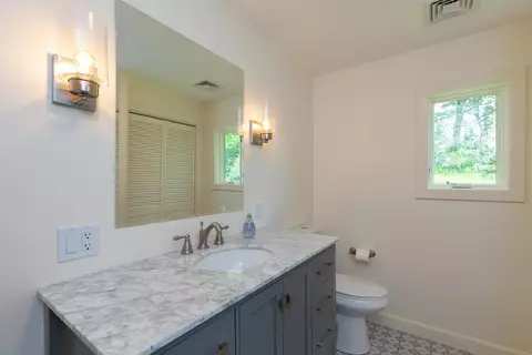 Bath - 180 Drinkwater Rd, Kensington, NH 03833 photo 5 of 7