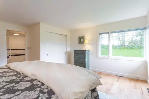 Bedroom - 180 Drinkwater Rd, Kensington, NH 03833 photo 9 of 10