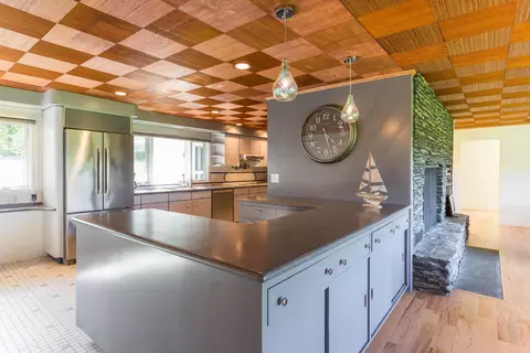 Kitchen - 180 Drinkwater Rd, Kensington, NH 03833 photo 4 of 11