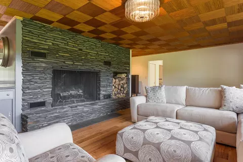 Living - 180 Drinkwater Rd, Kensington, NH 03833 photo 3 of 7