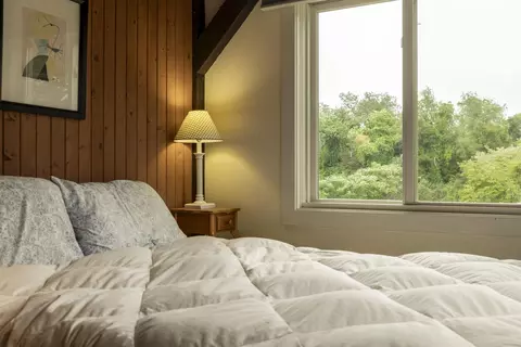 Bedroom - 180 Drinkwater Rd, Kensington, NH 03833 photo 10 of 10
