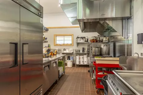 Kitchen - 180 Drinkwater Rd, Kensington, NH 03833 photo 3 of 11