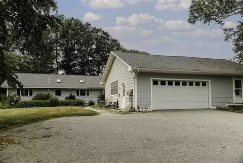 Exterior - 180 Drinkwater Rd, Kensington, NH 03833 photo 5 of 9