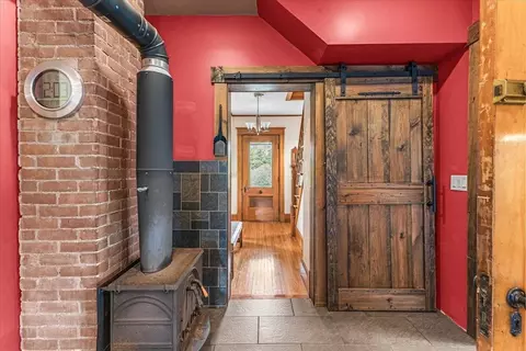 Entry Way - 76 Upper Cherry St, Hardwick, VT 05843 photo 3 of 6