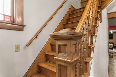 Entry Way - 76 Upper Cherry St, Hardwick, VT 05843 photo 5 of 6