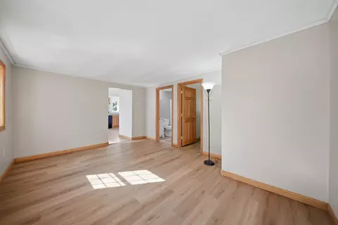 Living - 9 Zapora Dr, Hooksett, NH 03106 photo 4 of 4