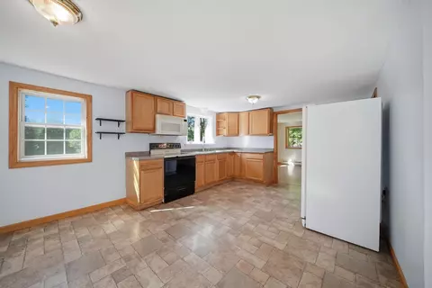 Kitchen - 9 Zapora Dr, Hooksett, NH 03106 photo 1 of 2