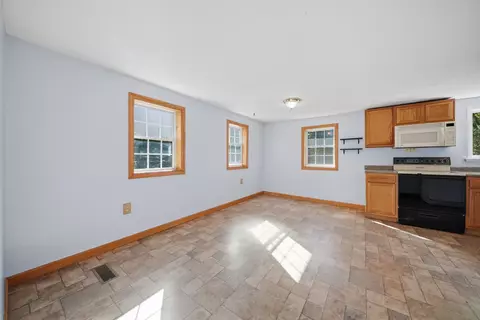 Living - 9 Zapora Dr, Hooksett, NH 03106 photo 3 of 4