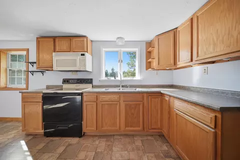 Kitchen - 9 Zapora Dr, Hooksett, NH 03106 photo 2 of 2