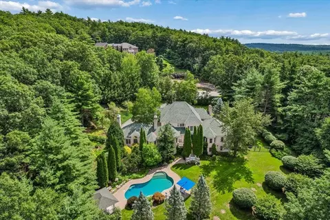 12 W Wind Dr, Bedford, NH 03110