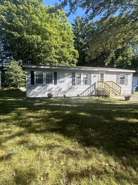7 Hemlock Dr, Danville, NH 03819
