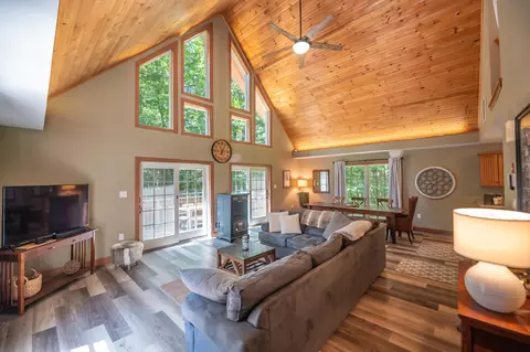 9 Greer Ct, Wilmington, VT 05363