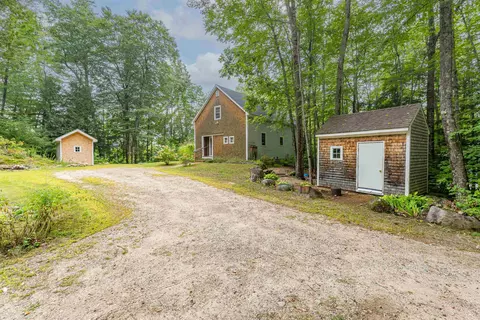 184 Mountain View Estates Rd, Tamworth, NH 03886