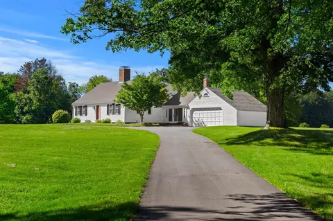 89 N Pepperell Rd, Hollis, NH 03049