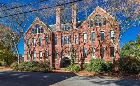 609 State St #1, Portsmouth, NH 03801