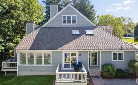 114 Hawthorne Village Rd, Nashua, NH 03062
