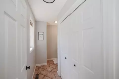 Entry Way - 1 Pine Blf, Derry, NH 03038 photo 4 of 6