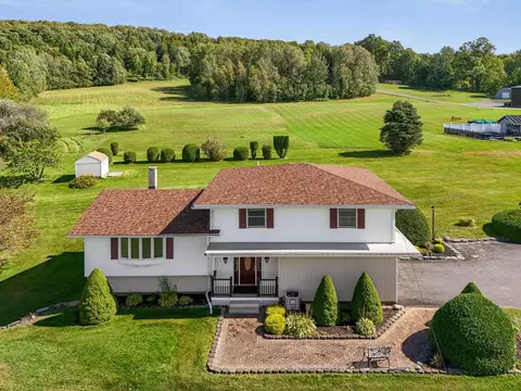 210 Mcleod Rd, Graniteville, VT 05654