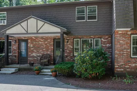 7 Midridge Cir, Londonderry, NH 03053