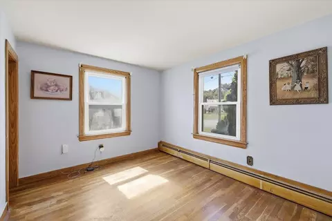 Bedroom - 18 Crescent Ave, Dover, NH 03820 photo 6 of 7