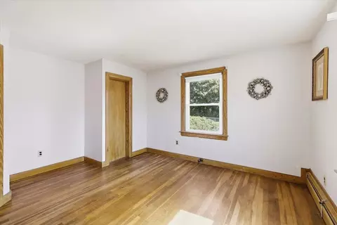 Bedroom - 18 Crescent Ave, Dover, NH 03820 photo 3 of 7