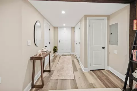 Entry Way - 17 Thornton St, Derry, NH 03038 photo 4 of 5