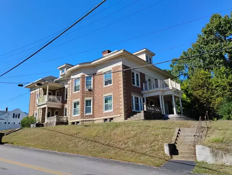 18 Mast Rd, Manchester, NH 03102