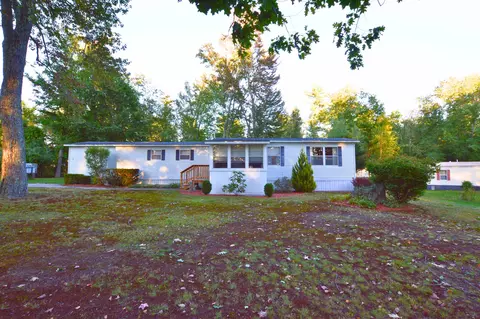 732 Concord Stage Rd #6, Weare, NH 03281