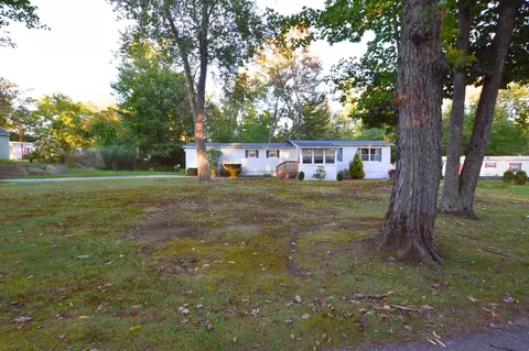 732 Concord Stage Rd #6, Weare, NH 03281
