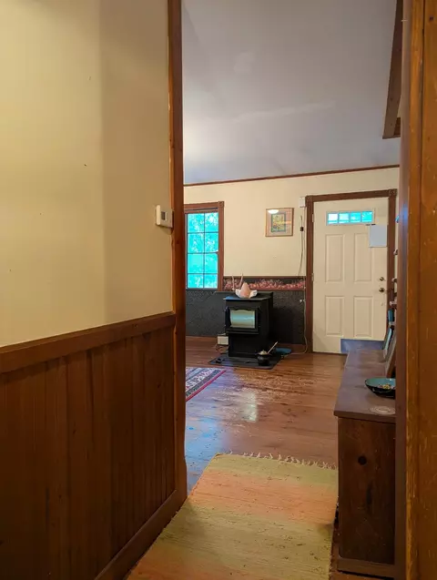 Entry Way - 974 County Rd, Walpole, NH 03608 photo 2 of 4