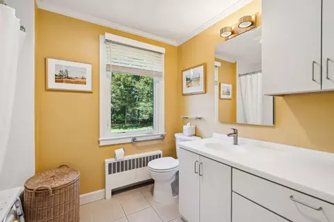 Bath - 7 Conant Rd, Hanover, NH 03755 photo 2 of 2