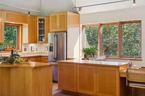 Kitchen - 7 Conant Rd, Hanover, NH 03755 photo 4 of 8