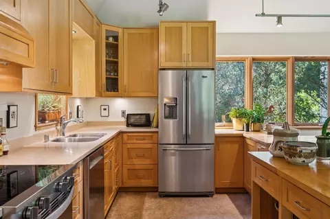 Kitchen - 7 Conant Rd, Hanover, NH 03755 photo 2 of 8