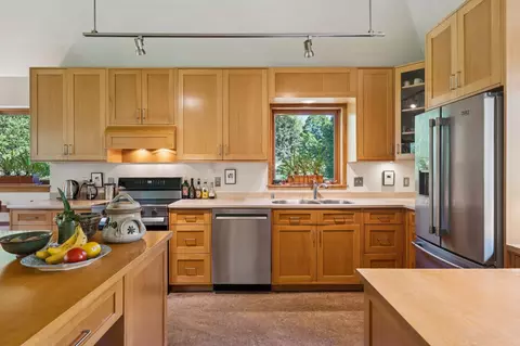 Kitchen - 7 Conant Rd, Hanover, NH 03755 photo 3 of 8