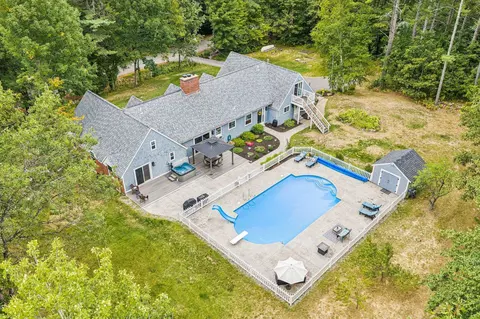 1 Canaan Rd, Tuftonboro, NH 03816