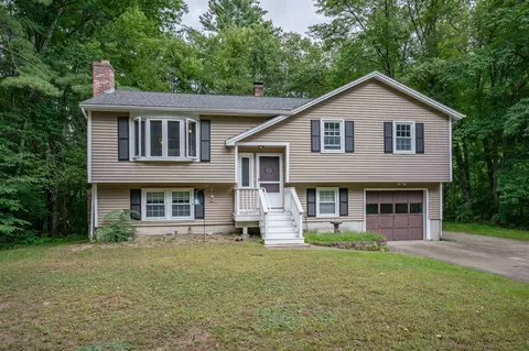 8 Holstein Ave, Londonderry, NH 03053