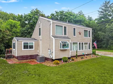 36 Saint Laurent Dr, Hudson, NH 03051
