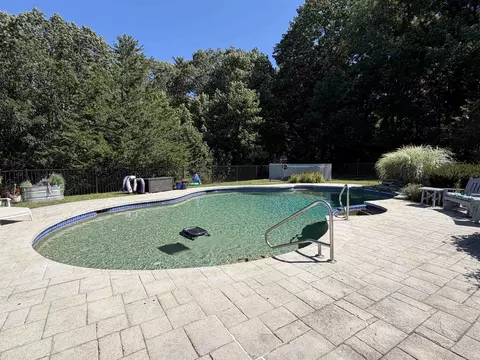 Exterior - 163 Exeter Rd, Hampton Falls, NH 03844 photo 4 of 6