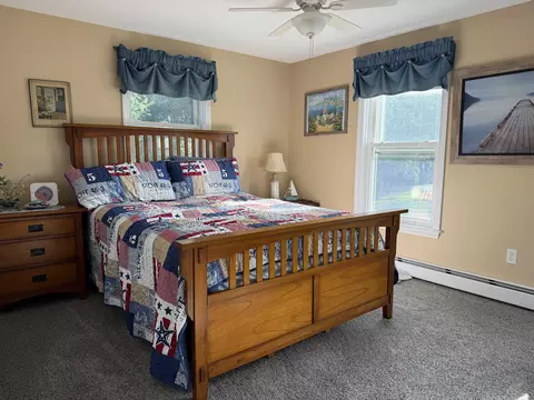 Bedroom - 163 Exeter Rd, Hampton Falls, NH 03844 photo 4 of 6