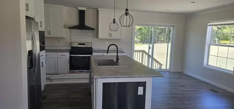 1 Quartz St, Litchfield, NH 03052