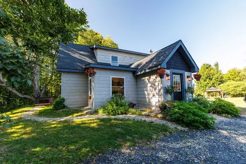 25 Faywood Rd # A, Grand Isle, VT 05458