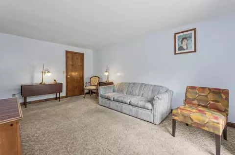 Living - 2 5 Cunningham Dr, Derry, NH 03038 photo 3 of 6