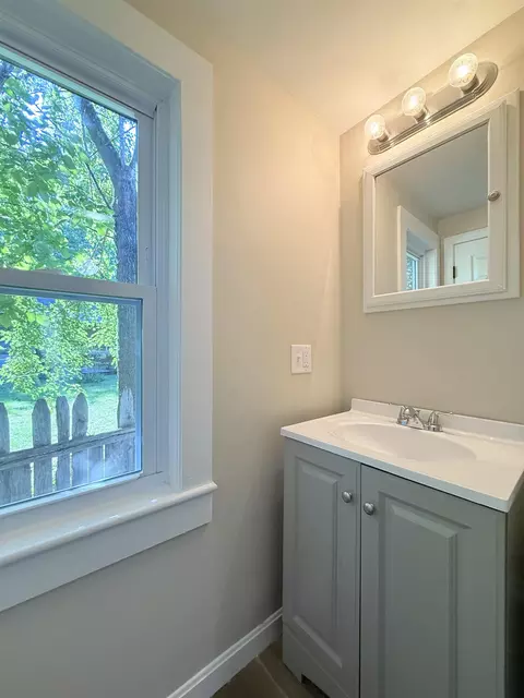 Bath - 23 Jackson St, Concord, NH 03301 photo 2 of 3