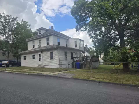 32 Mitchell St, Manchester, NH 03103