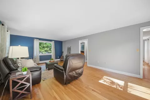 Living - 5 Arrowhead Rd, Derry, NH 03038 photo 1 of 2