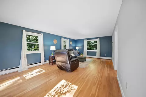 Living - 5 Arrowhead Rd, Derry, NH 03038 photo 2 of 2