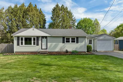 7 Pleasant St, Merrimack, NH 03054