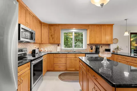 Kitchen - 39 Ashbrook Dr, Hampton, NH 03842 photo 3 of 5